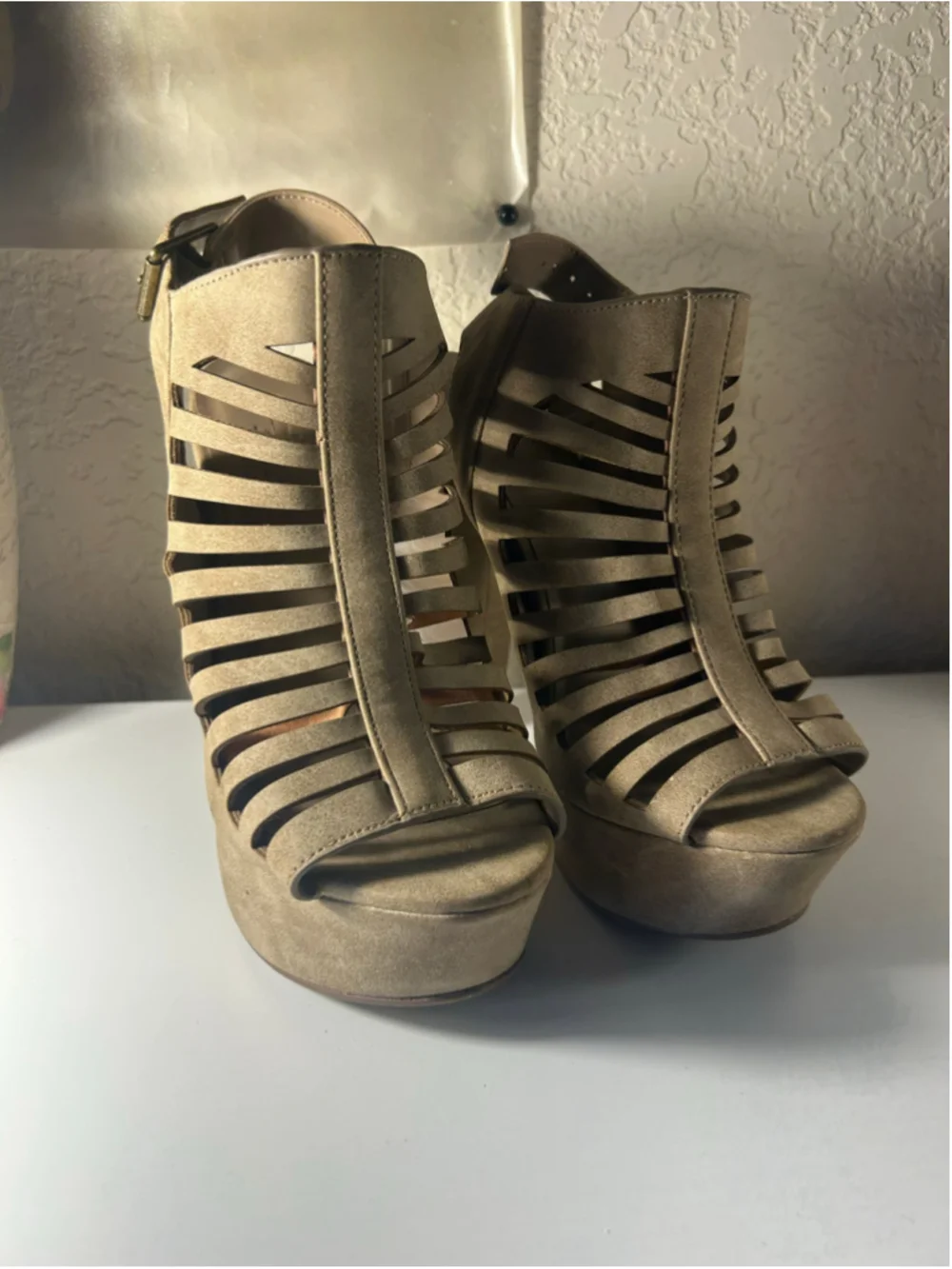 Women's Unbranded Beige Platform Heels Size 7